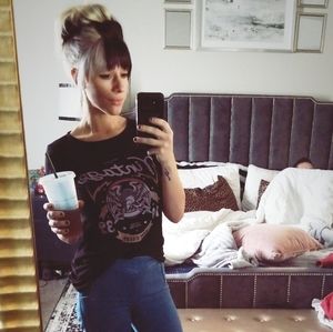 Meet your Posher, Caitlin